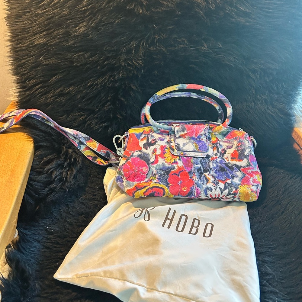 Hobo across body convertible purse - Picture 3 of 7